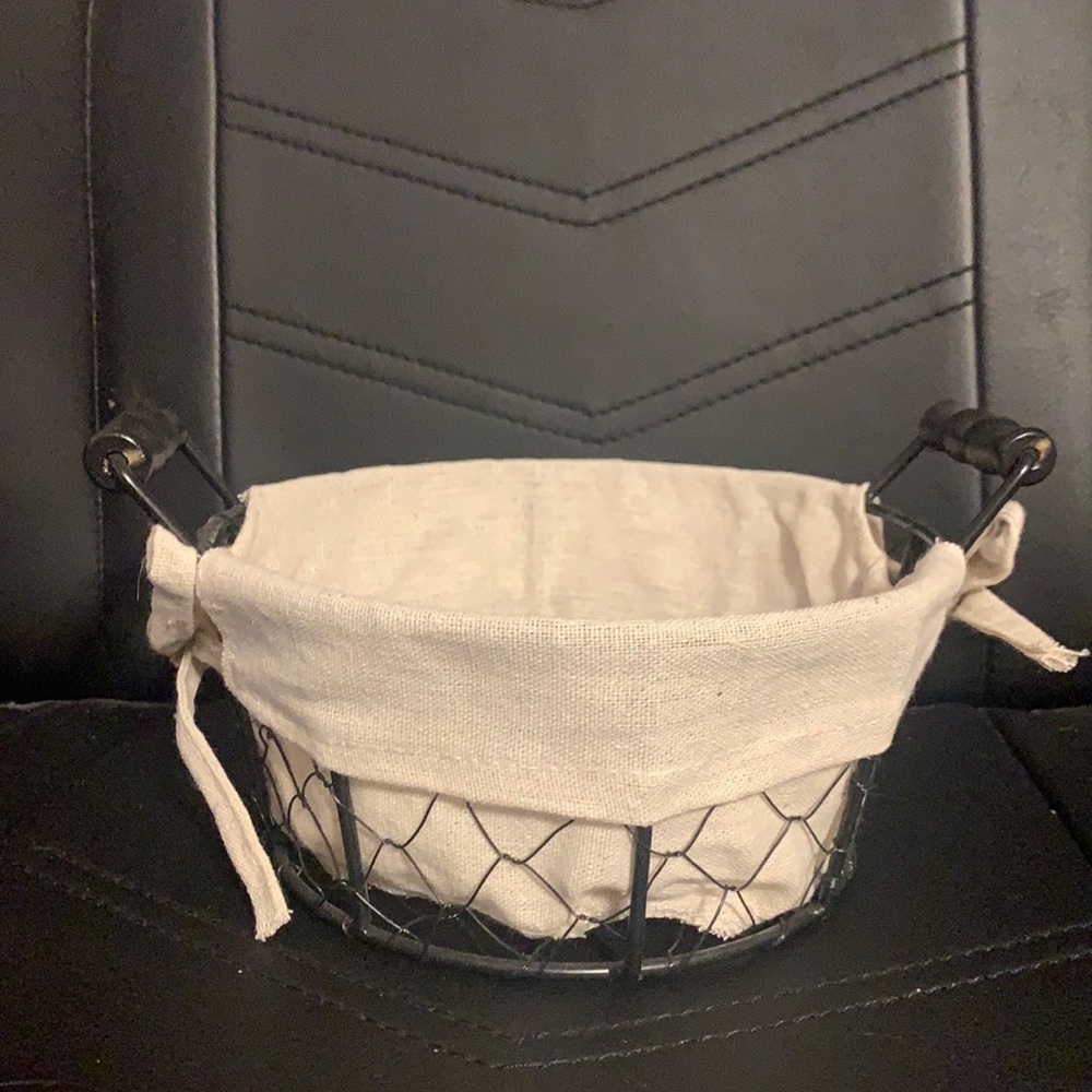 Cute chicken wire canvas baskets